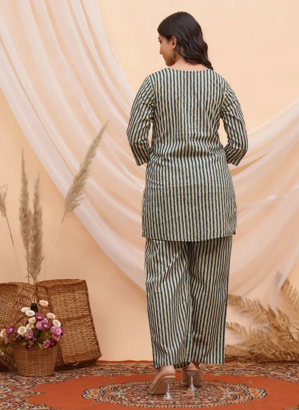 Textured Vertical Stripe Print Co-ord Set - Image 2
