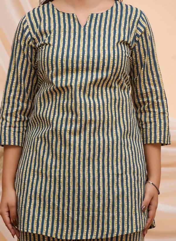 Textured Vertical Stripe Print Co-ord Set - Image 4