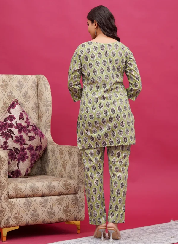 Mughal-Inspired Buta Motif Co-ord Set - Image 2
