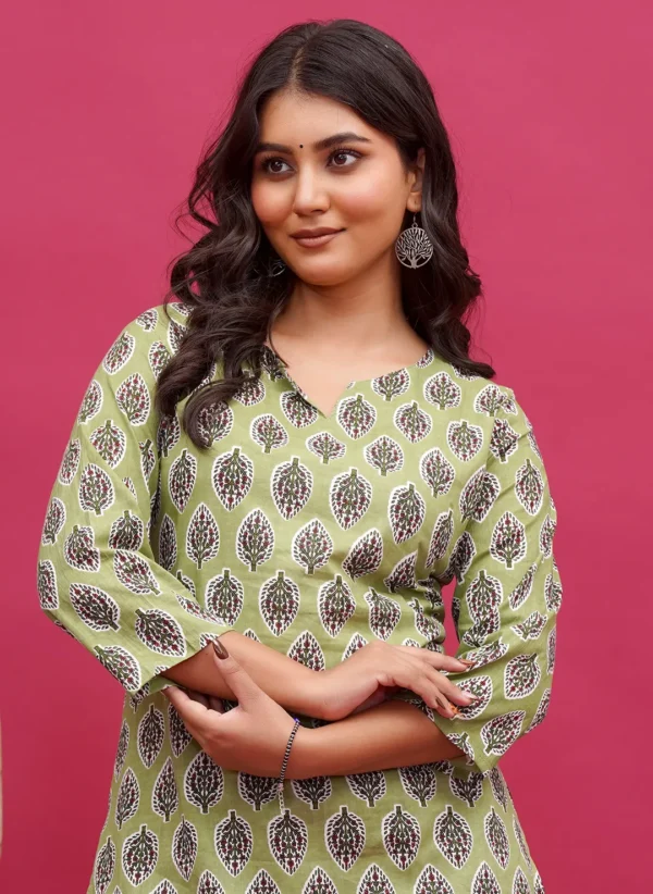 Mughal-Inspired Buta Motif Co-ord Set - Image 3
